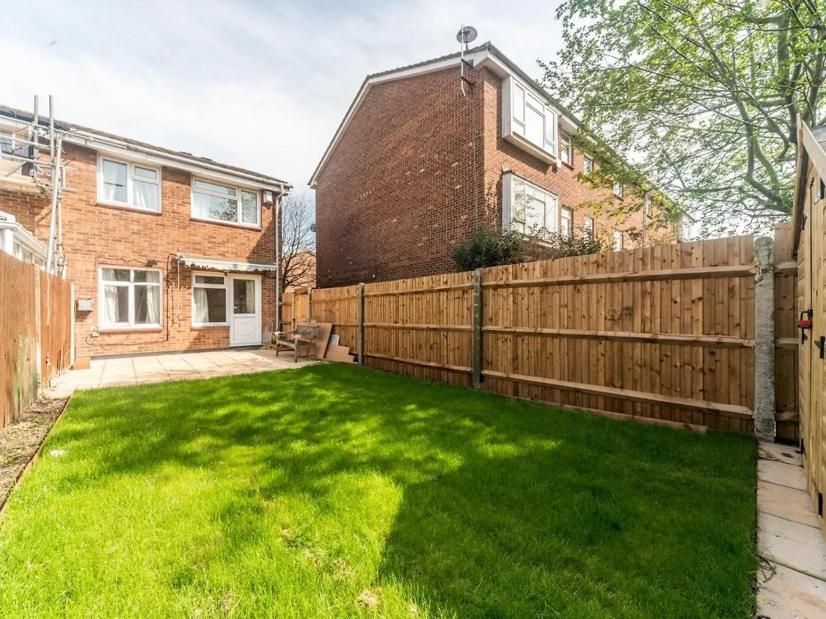 Pass The Keys Spacious Cosy Home Close To London Abbey Wood 0*,