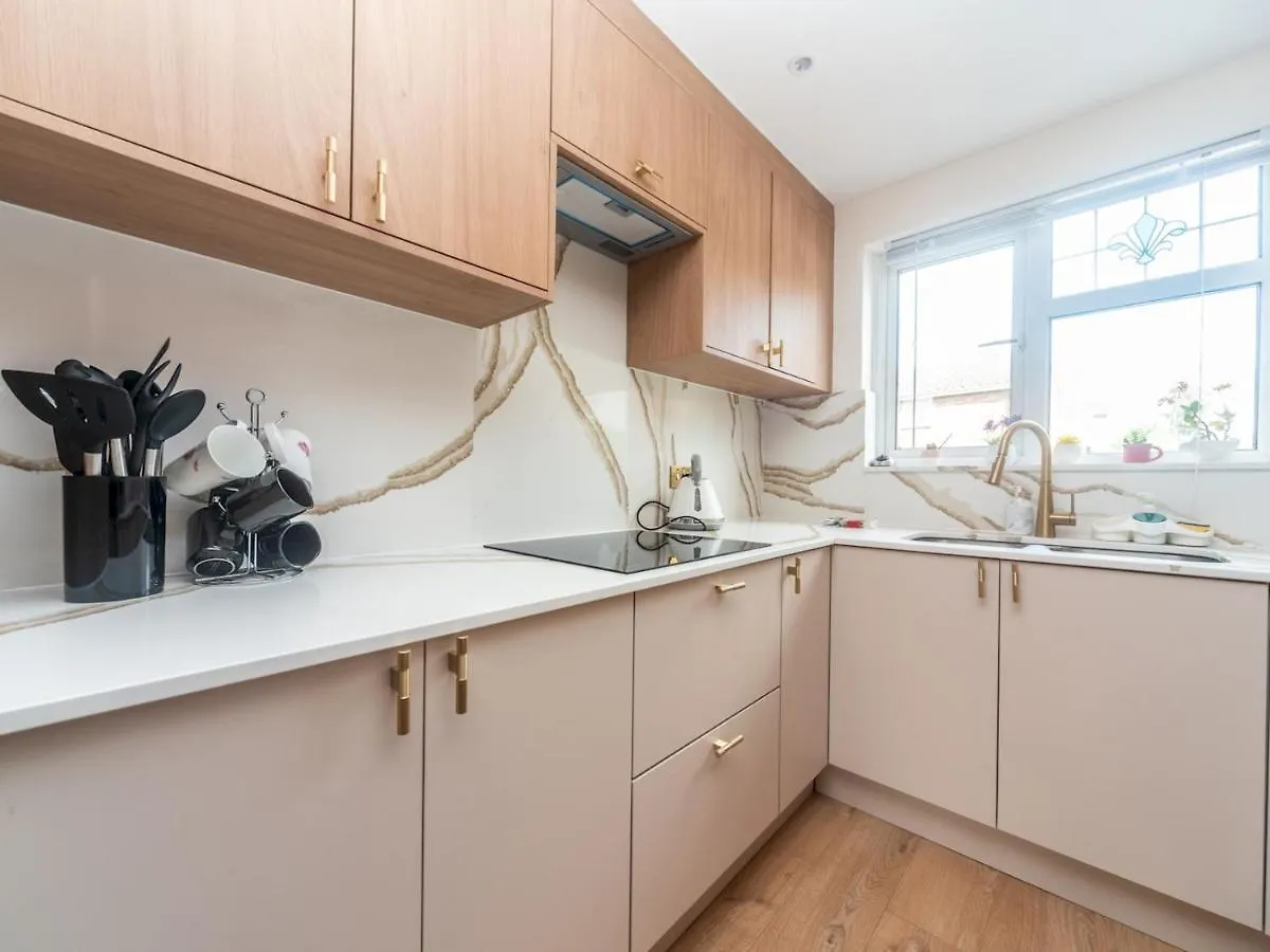 Pass The Keys Spacious Cosy Home Close To London Abbey Wood Holiday home